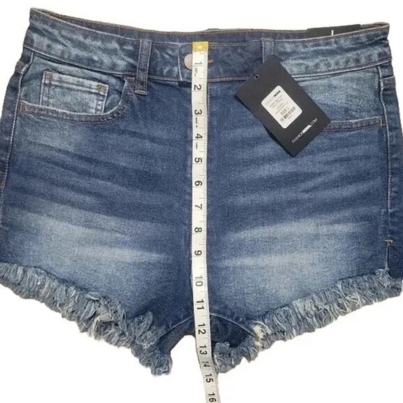 Fashion Nova High Waist Zip-Up Jean Shorts Size Large - Picture 5 of 5